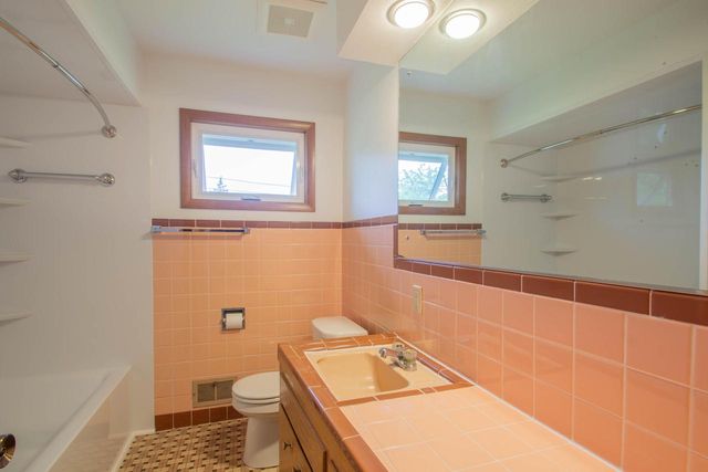 1006 Highland AVENUE, Watertown, WI 53098