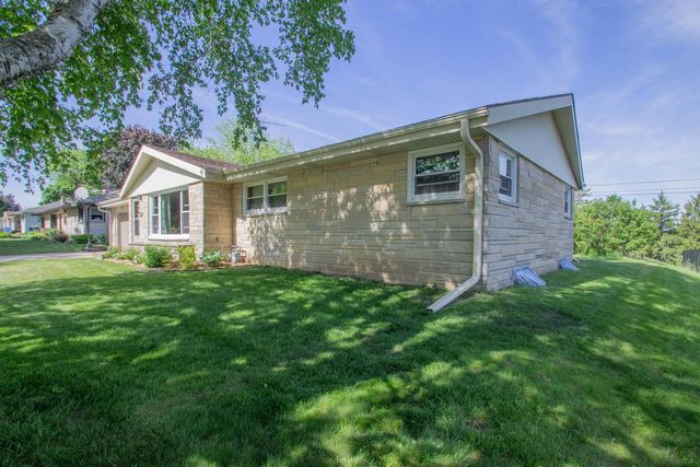 1006 Highland AVENUE, Watertown, WI 53098
