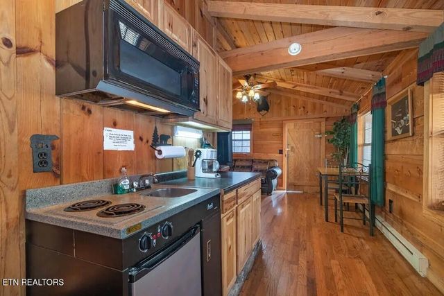 1407 Cherohala Skyway, Tellico Plains, TN 37385