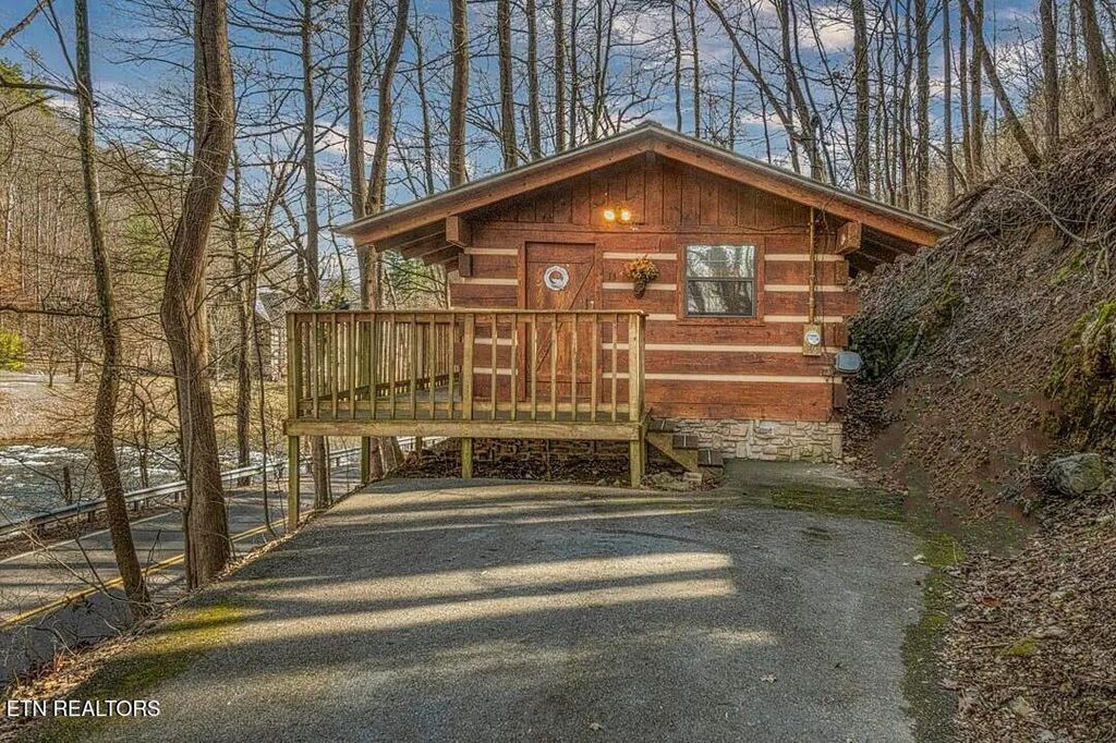 1407 Cherohala Skyway, Tellico Plains, TN 37385
