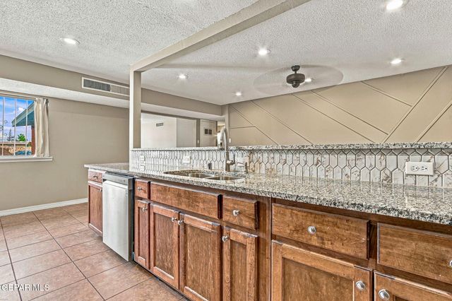 5200 RAINTREE Avenue, El Paso, TX 79924