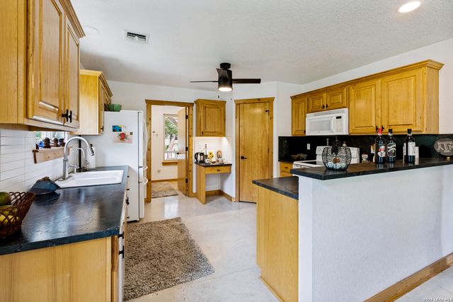 201 Hidden Lake, Boerne, TX 78006