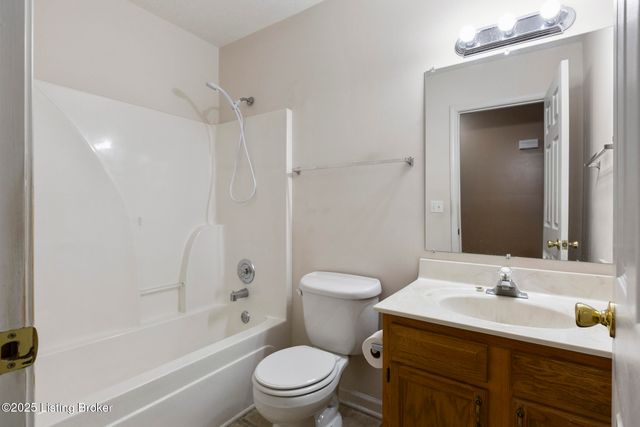 8805 Persistence Dr, Louisville, KY 40229