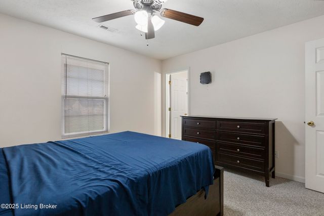 8805 Persistence Dr, Louisville, KY 40229