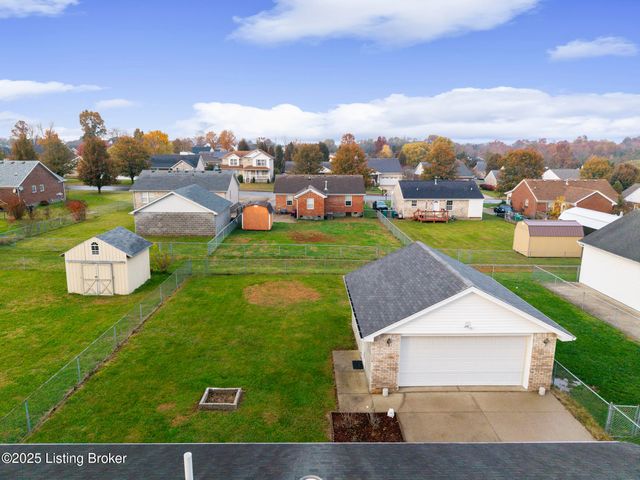 8805 Persistence Dr, Louisville, KY 40229