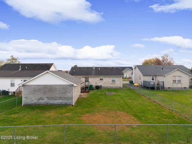 8805 Persistence Dr, Louisville, KY 40229