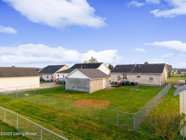 8805 Persistence Dr, Louisville, KY 40229