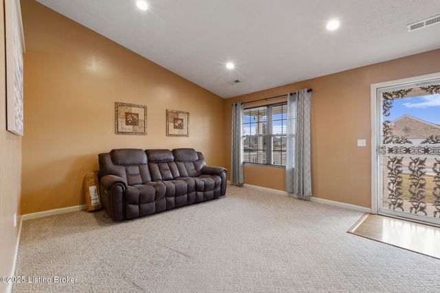 8805 Persistence Dr, Louisville, KY 40229