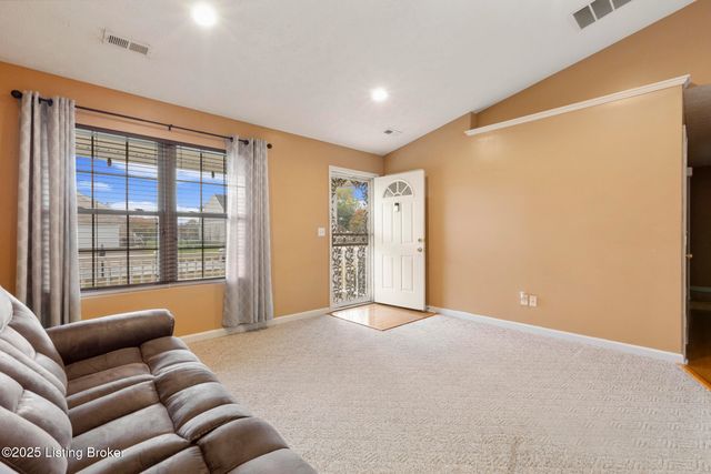 8805 Persistence Dr, Louisville, KY 40229