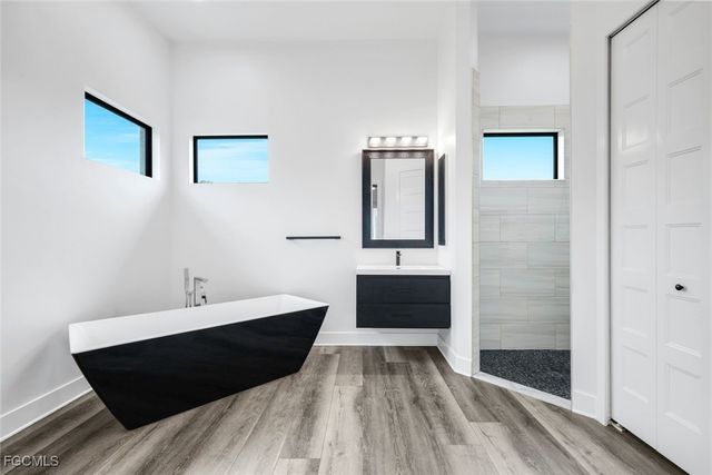 14051 BINGHAMPTON DR, Fort Myers, FL 33905