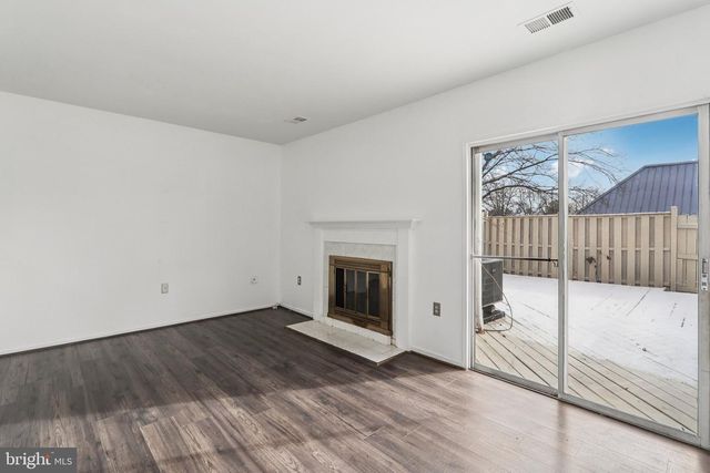 8703 VILLAGE GREEN CT, Alexandria, VA 22309