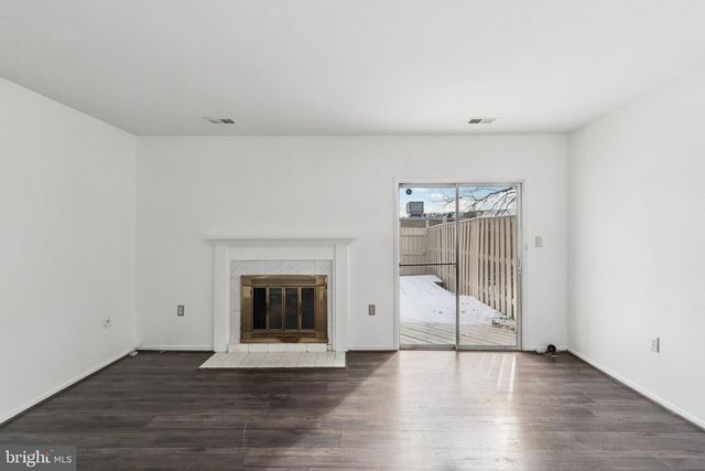 8703 VILLAGE GREEN CT, Alexandria, VA 22309