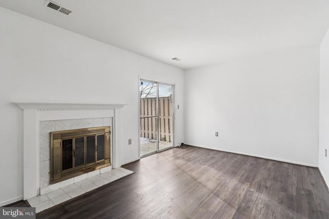 8703 VILLAGE GREEN CT, Alexandria, VA 22309