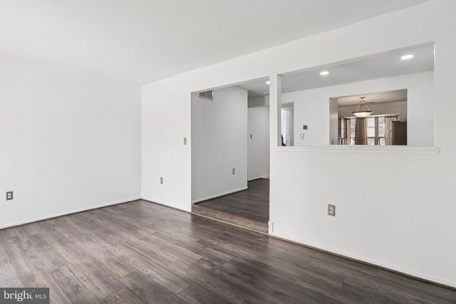 8703 VILLAGE GREEN CT, Alexandria, VA 22309