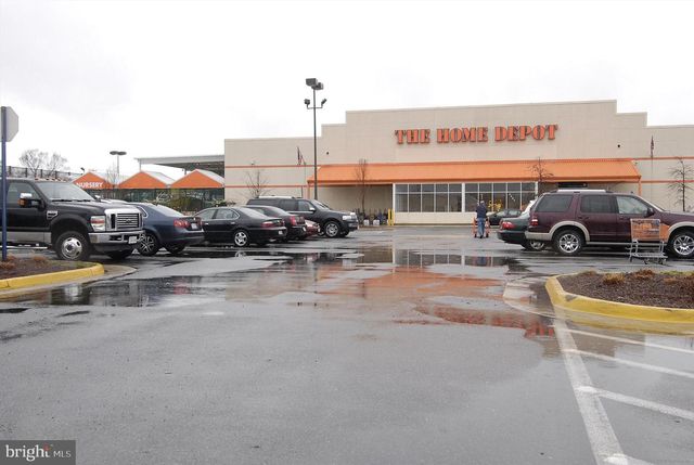 8703 VILLAGE GREEN CT, Alexandria, VA 22309