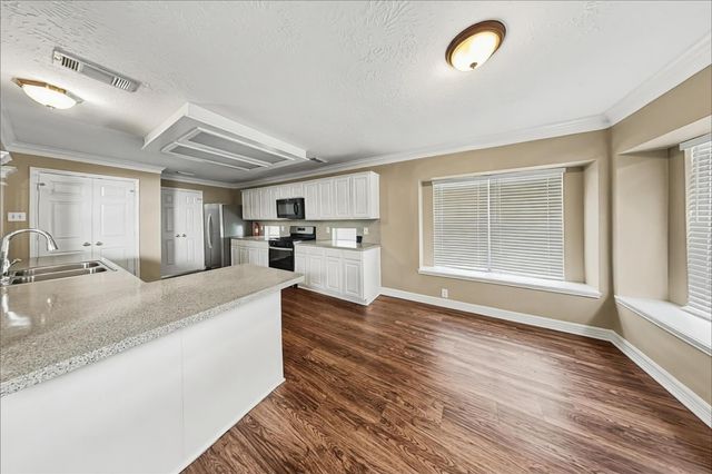 4506 Nealwood Court, Fresno, TX 77545