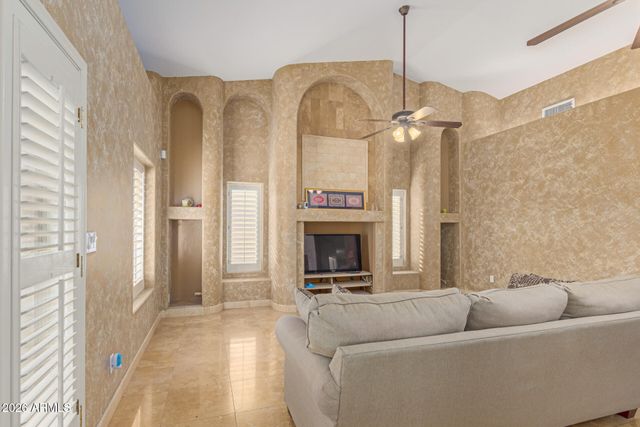 601 W SAN MARCOS Drive, Chandler, AZ 85225