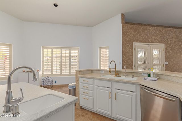 601 W SAN MARCOS Drive, Chandler, AZ 85225