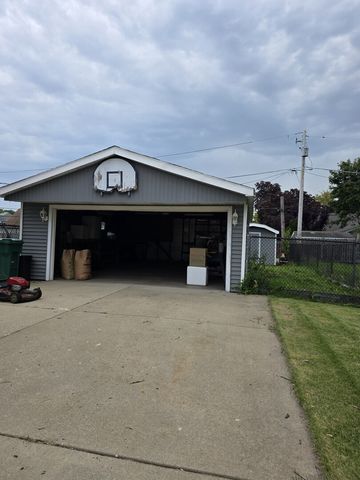 8225 New Castle Avenue, Burbank, IL 60459