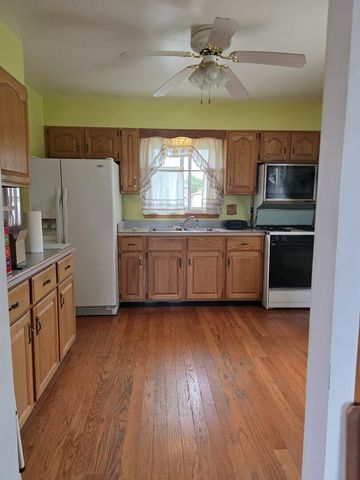 8225 New Castle Avenue, Burbank, IL 60459