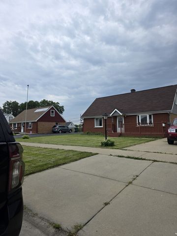 8225 New Castle Avenue, Burbank, IL 60459