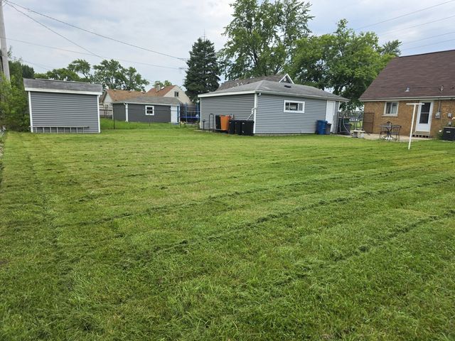 8225 New Castle Avenue, Burbank, IL 60459