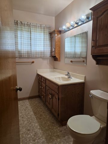 8225 New Castle Avenue, Burbank, IL 60459