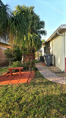 10935 Gable St, Boca Raton, FL 33428
