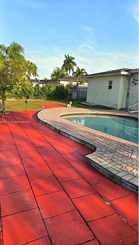 10935 Gable St, Boca Raton, FL 33428