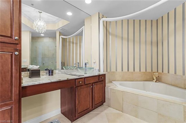 2104 W First ST 3204, Fort Myers, FL 33901