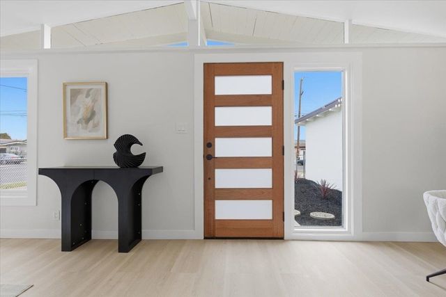 27707 27707 La Porte Ave, Hayward, CA 94545