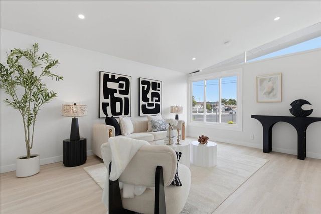 27707 27707 La Porte Ave, Hayward, CA 94545