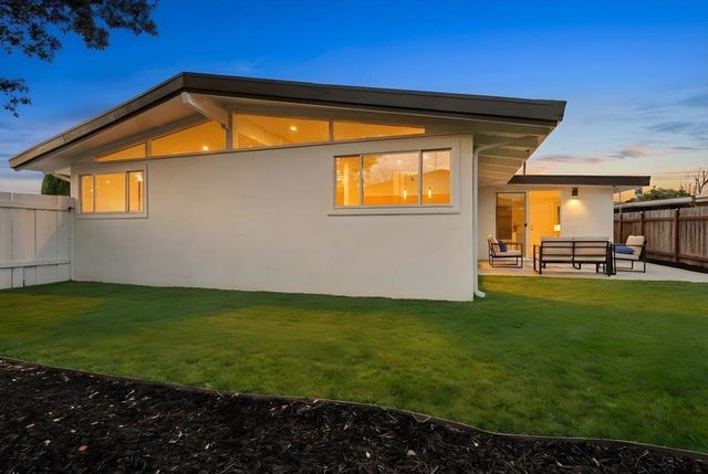 27707 27707 La Porte Ave, Hayward, CA 94545