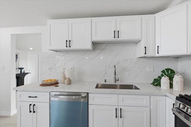 27707 27707 La Porte Ave, Hayward, CA 94545