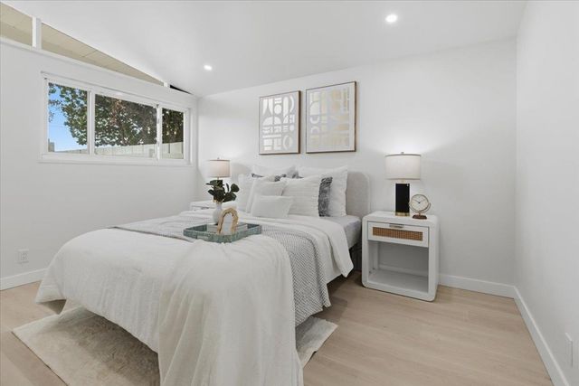 27707 27707 La Porte Ave, Hayward, CA 94545