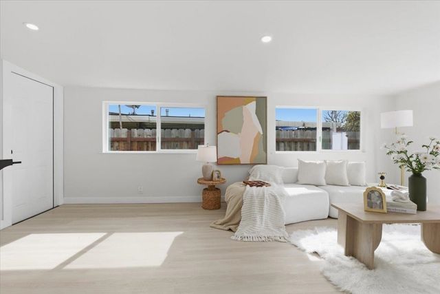 27707 27707 La Porte Ave, Hayward, CA 94545