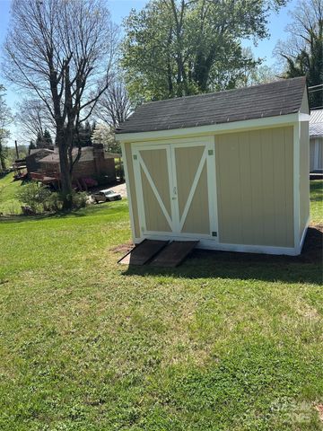 219 W Highland Avenue, Elkin, NC 28621