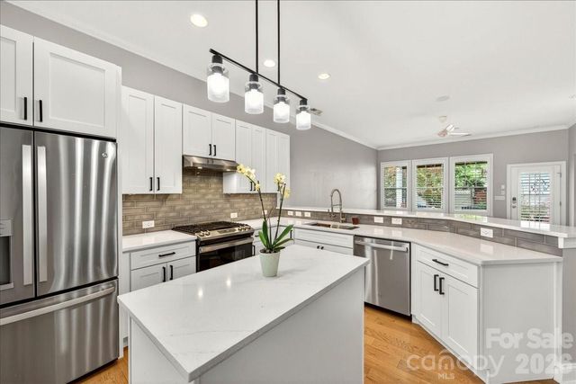 12422 Brenthaven Drive, Davidson, NC 28036