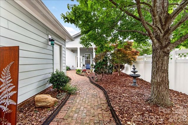12422 Brenthaven Drive, Davidson, NC 28036