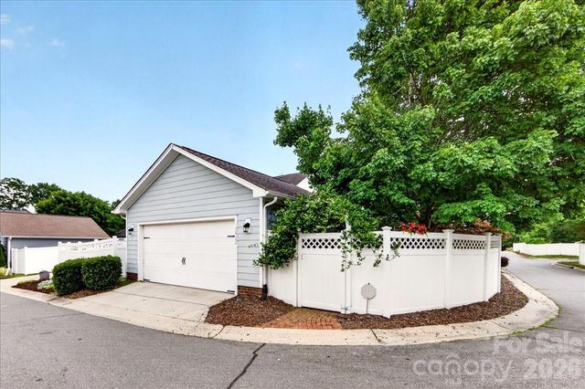 12422 Brenthaven Drive, Davidson, NC 28036