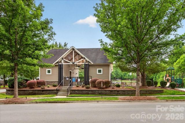 12422 Brenthaven Drive, Davidson, NC 28036