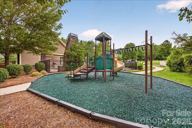 12422 Brenthaven Drive, Davidson, NC 28036