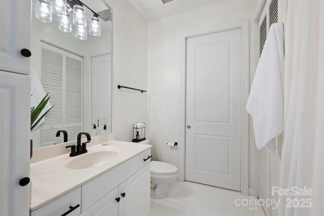 230 S Tryon Street 403, Charlotte, NC 28202
