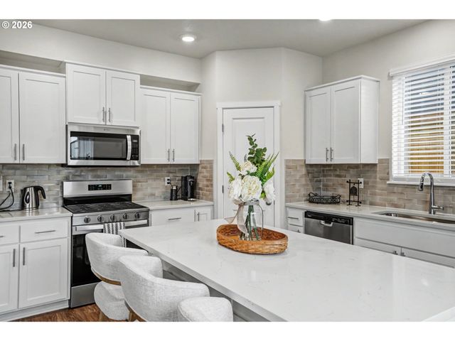 2275 MISTY GLEN Ave, Salem, OR 97304