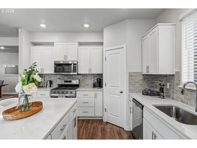 2275 MISTY GLEN Ave, Salem, OR 97304