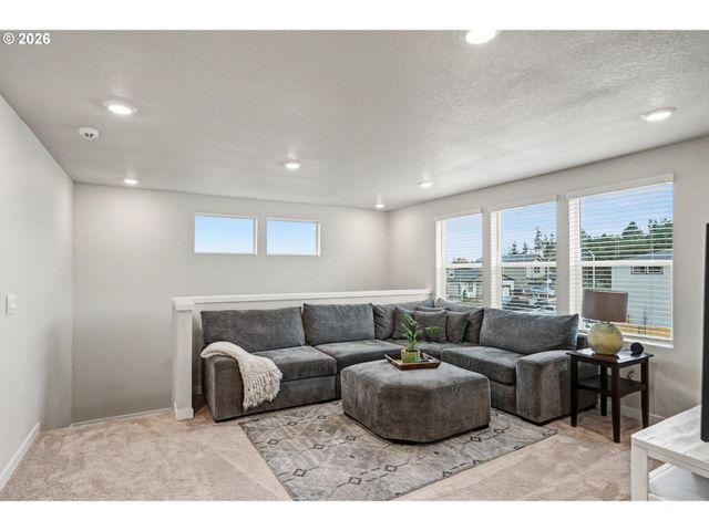 2275 MISTY GLEN Ave, Salem, OR 97304