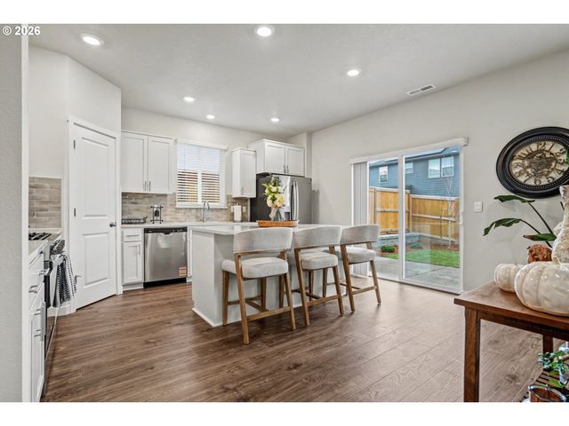 2275 MISTY GLEN Ave, Salem, OR 97304