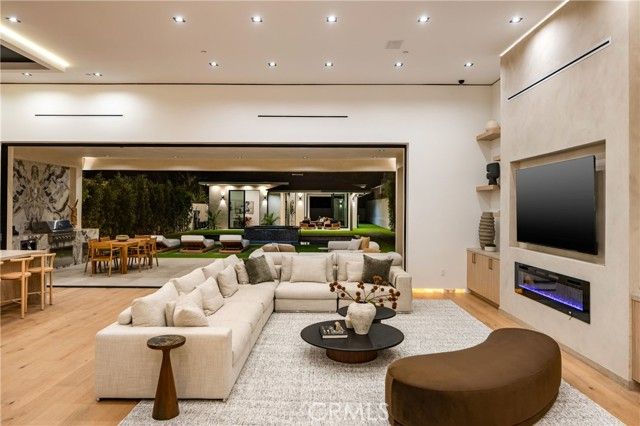 11826 Kling Street, Valley Village, CA 91607