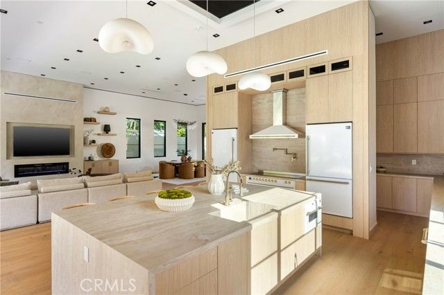 11826 Kling Street, Valley Village, CA 91607