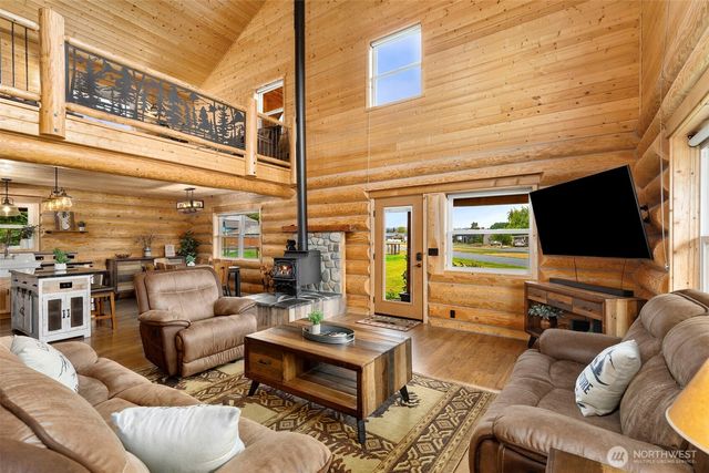 374 Agnew Pkwy, Port Angeles, WA 98362